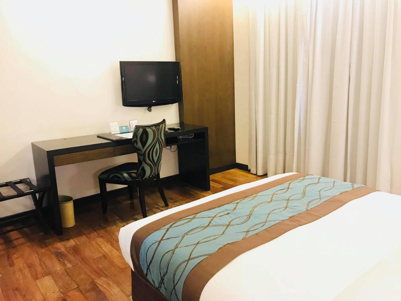 Century Hotel Angeles Zewnętrze zdjęcie